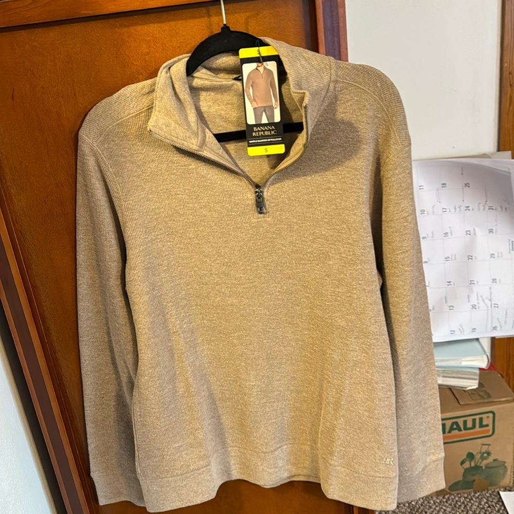 Banana Republic, small sweater brand new never worn with tags on it